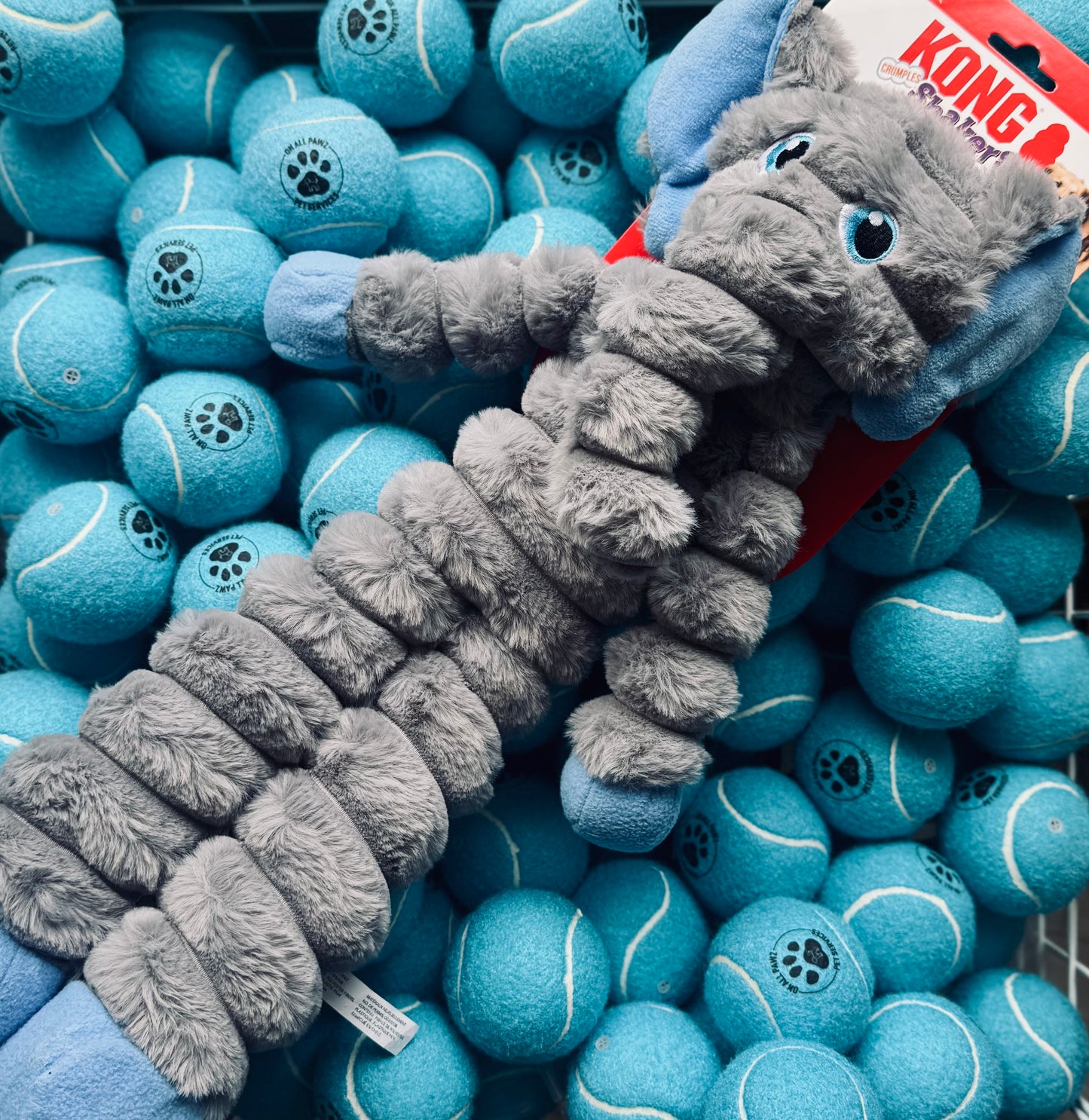 KONG Shakers Elephant XL| Jumbo Plush Dog Toy with Squeakers & Crackle